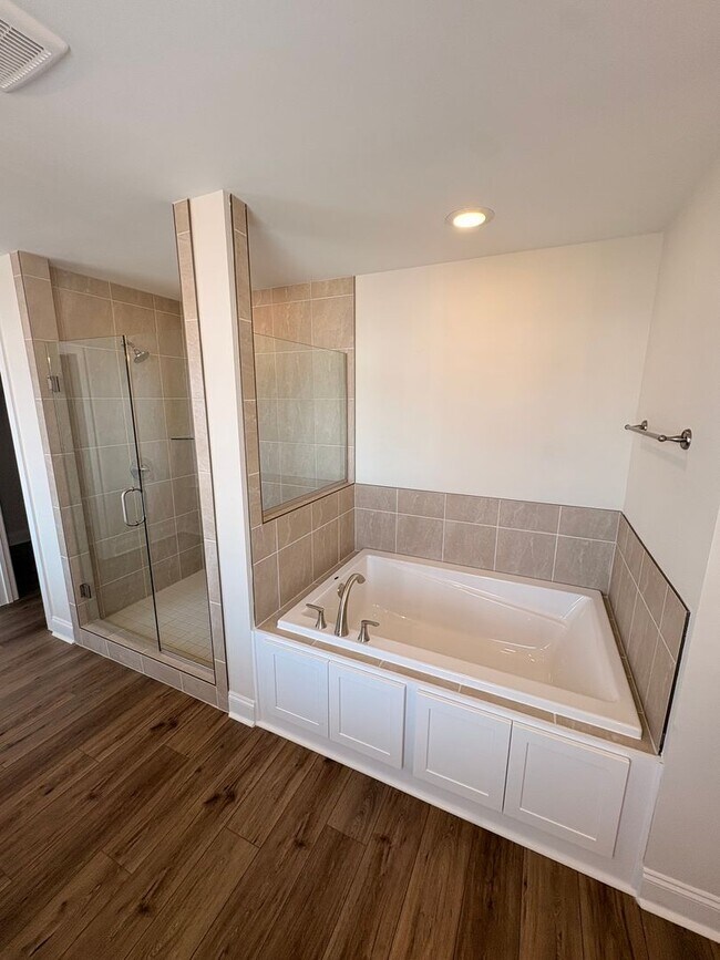 Building Photo - 106 Alva Ct