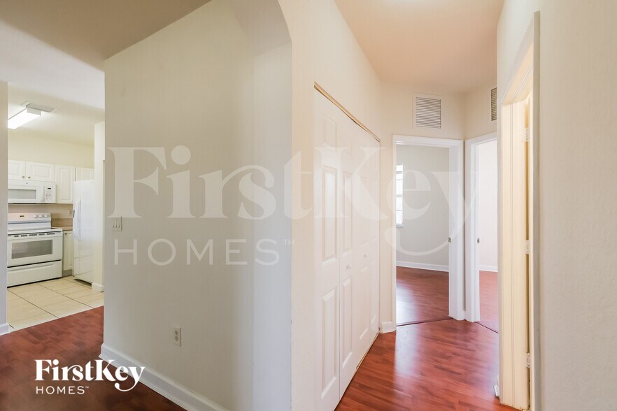 Building Photo - 1490 NE 33rd Rd