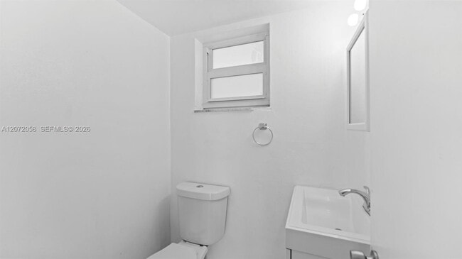 Building Photo - 1145 Normandy Dr