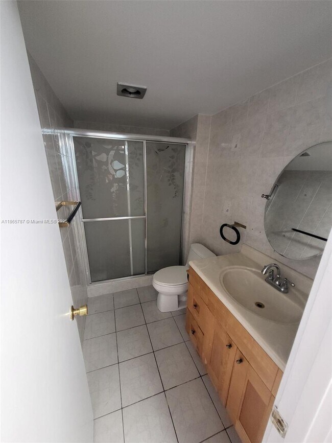 Building Photo - 3701 N Country Club Dr