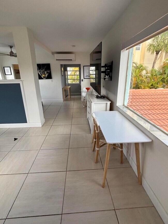 Building Photo - 381 SE 20th Ave