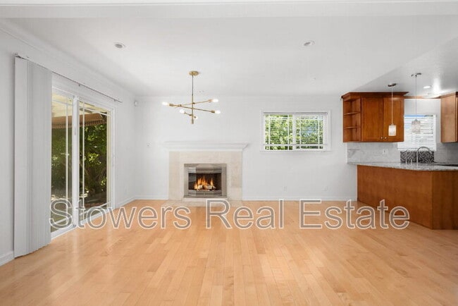 Building Photo - 4840 Coco Palm Dr