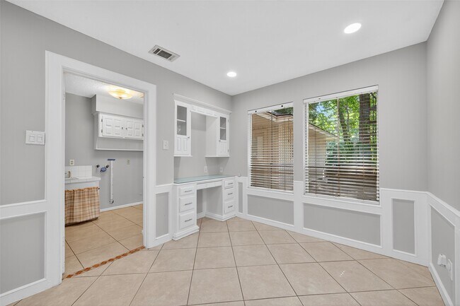 Building Photo - 663 Ravensworth Dr