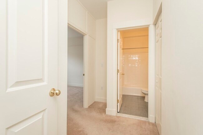 Building Photo - 97 Broadway