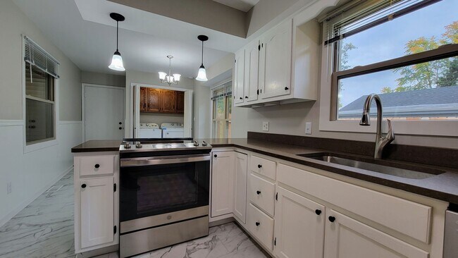 Building Photo - 1601 Coventry Dr