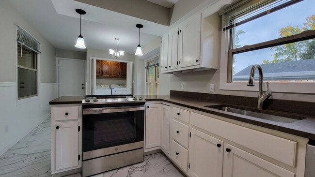 Building Photo - Beautifully Remodeled Condo in Southwest Champaign
