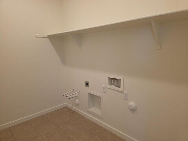 Building Photo - 18085 W Elm St