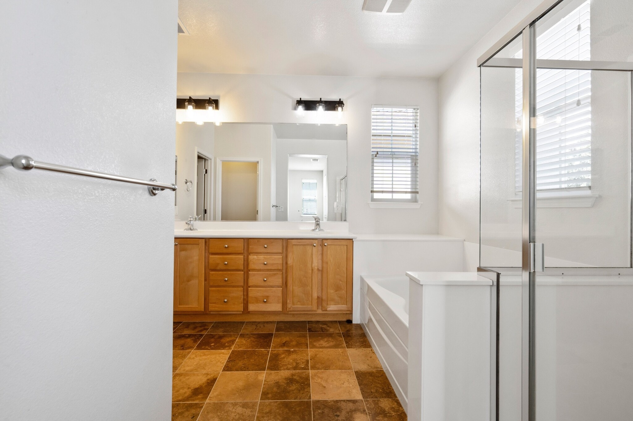 Building Photo - 9437 Dunbar Dr