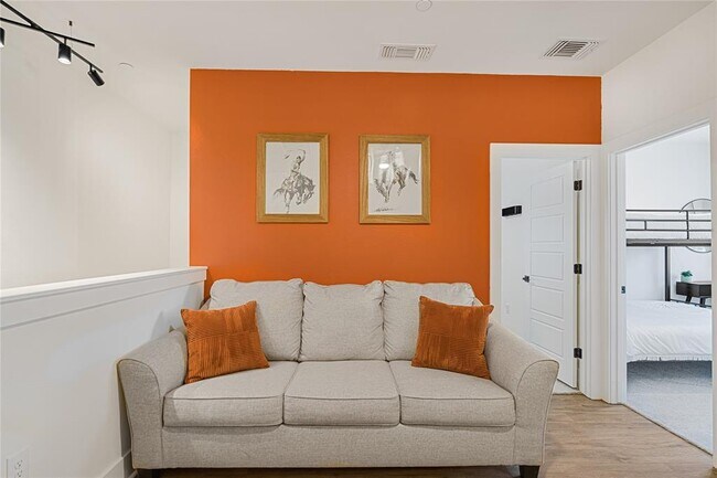 Building Photo - 1811 Webberville Rd