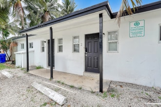 Building Photo - 1960 SW 41st Ave