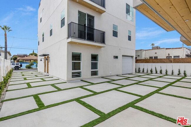 Building Photo - 5722 Fulcher Ave