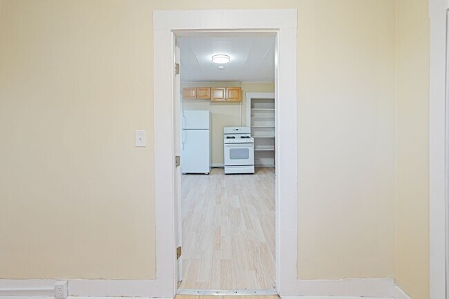 Building Photo - 168 Lunenburg St