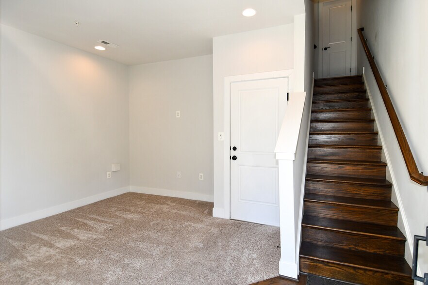 Building Photo - 2421 Auden Dr