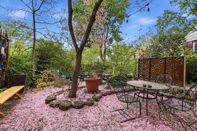 Building Photo - 201 Bowdoin Ave