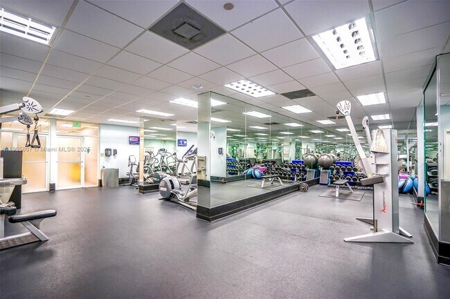 Building Photo - 1901 Brickell Ave