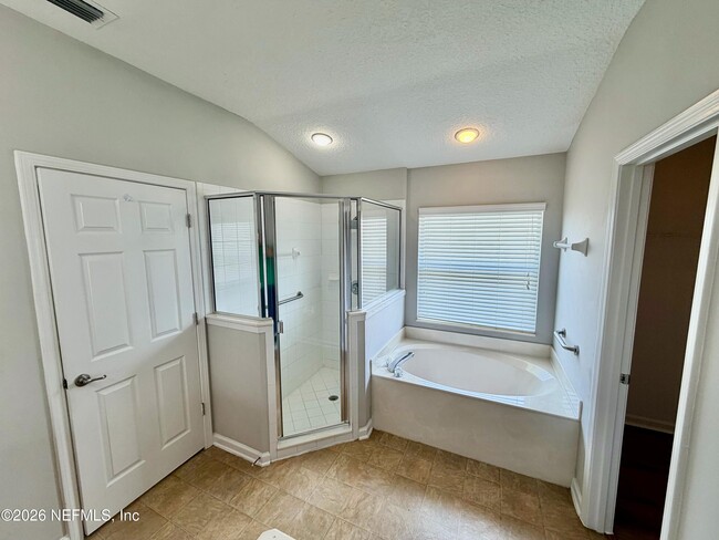 Building Photo - 929 Raindrop Ln