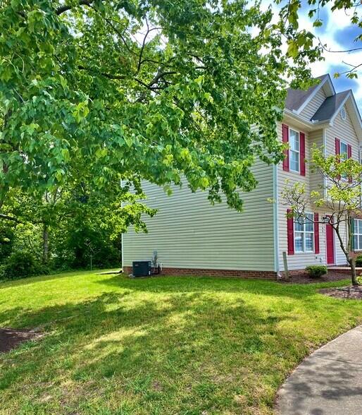 Building Photo - 1601 Briarmont Ct