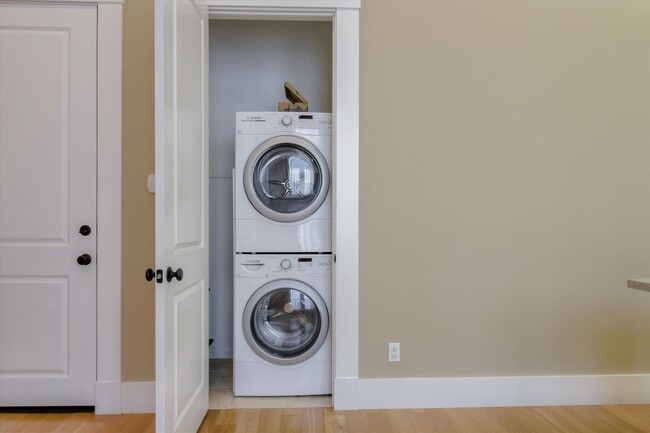 Primary Photo - Completely Renovated Top Floor Unit in Vic...