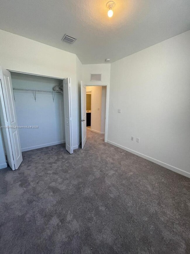 Building Photo - 2634 SE 11th Ct