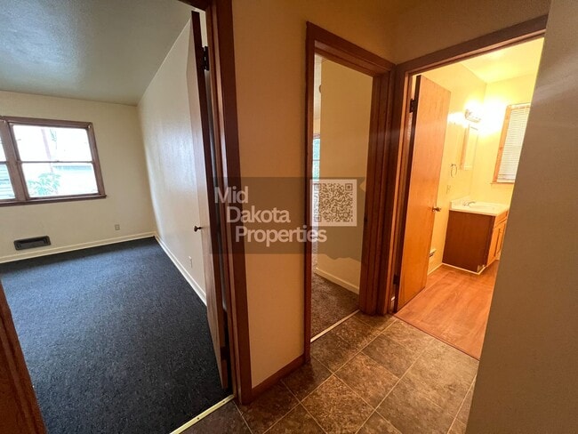 Building Photo - 710 S Wisconsin St
