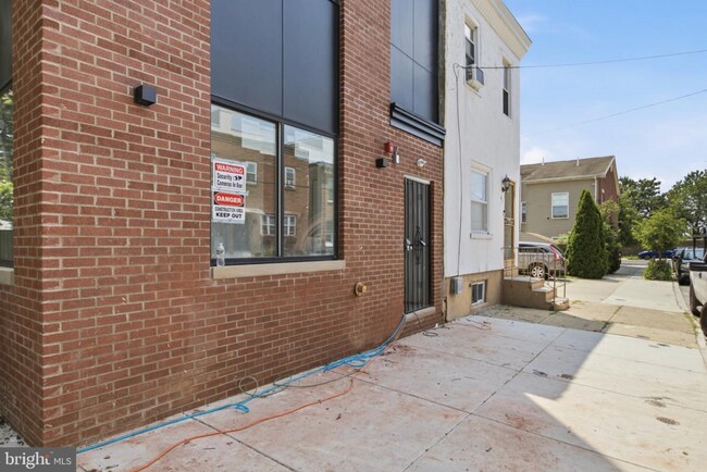 Building Photo - 613 Brooklyn St