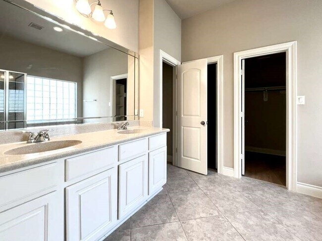 Building Photo - 25419 Lockspur Dr