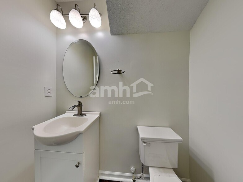 Building Photo - 126 Winborne Dr