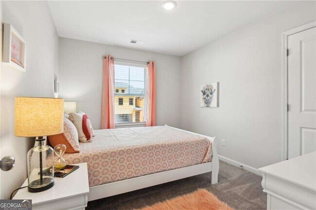 Building Photo - 2568 Swan Lake Dr SW