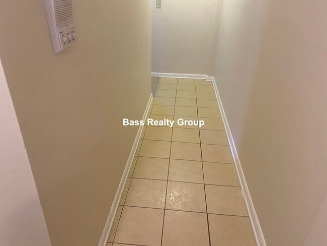 Building Photo - 810 Seward St