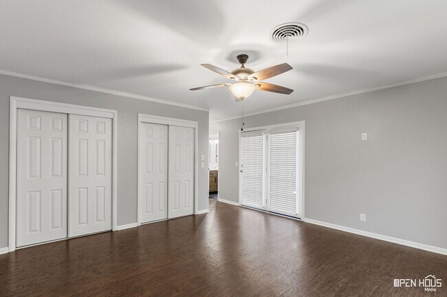 Building Photo - 4805 Big Bend Dr