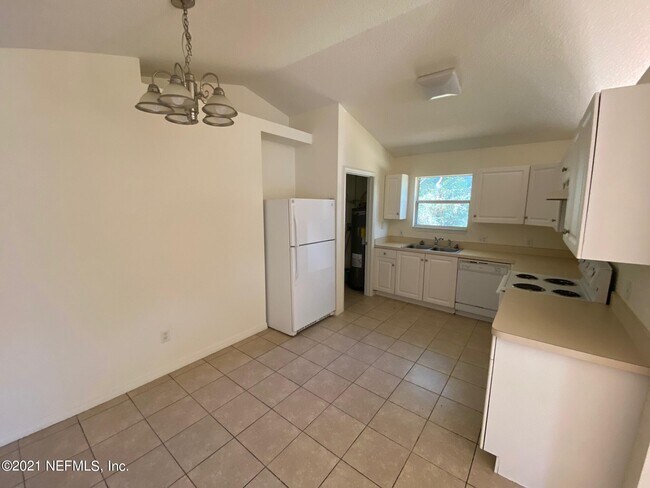 Building Photo - 908 Helen St