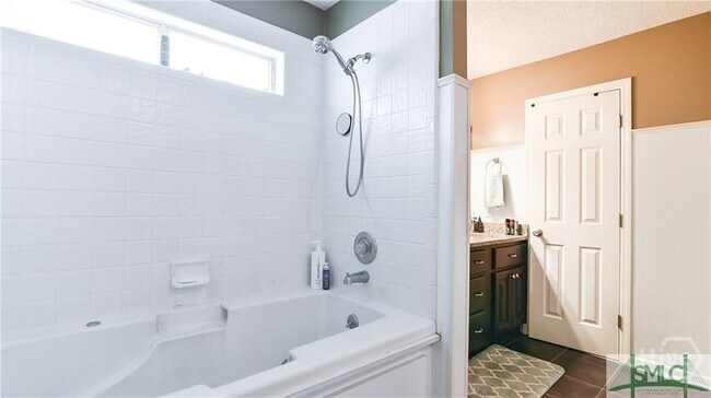 Building Photo - 135 Hermitage Dr
