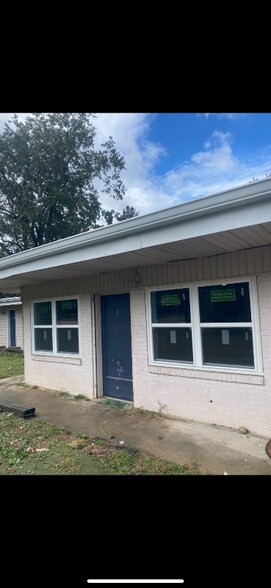 Building Photo - 3950 S Dixie Rd