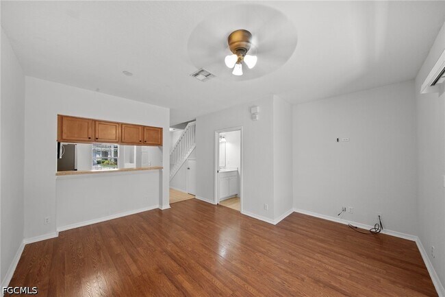 Building Photo - 8273 Pacific Beach Dr