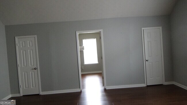 Building Photo - 235 Vaness Dr