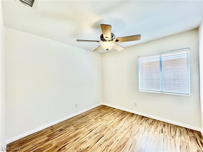 Building Photo - 1437 Waterton Dr