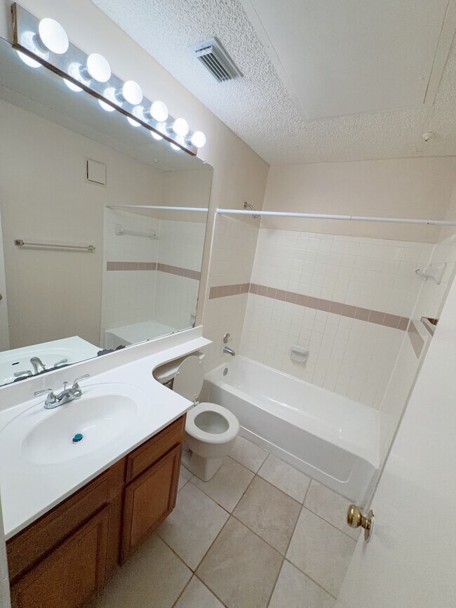 Building Photo - 7900 Bissonnet St