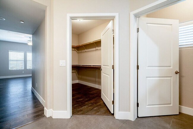 Building Photo - 845 Pantara Pl