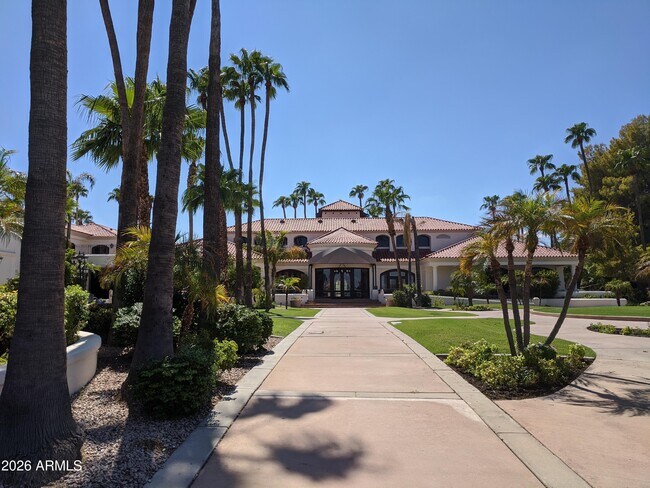 Building Photo - 1321 N Jamaica Way