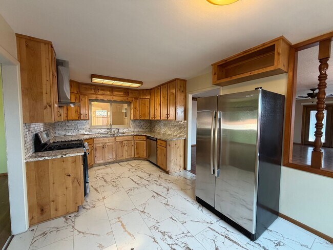 Building Photo - Cozy 4 Bedroom 2 Bathroom Home In The NE!
