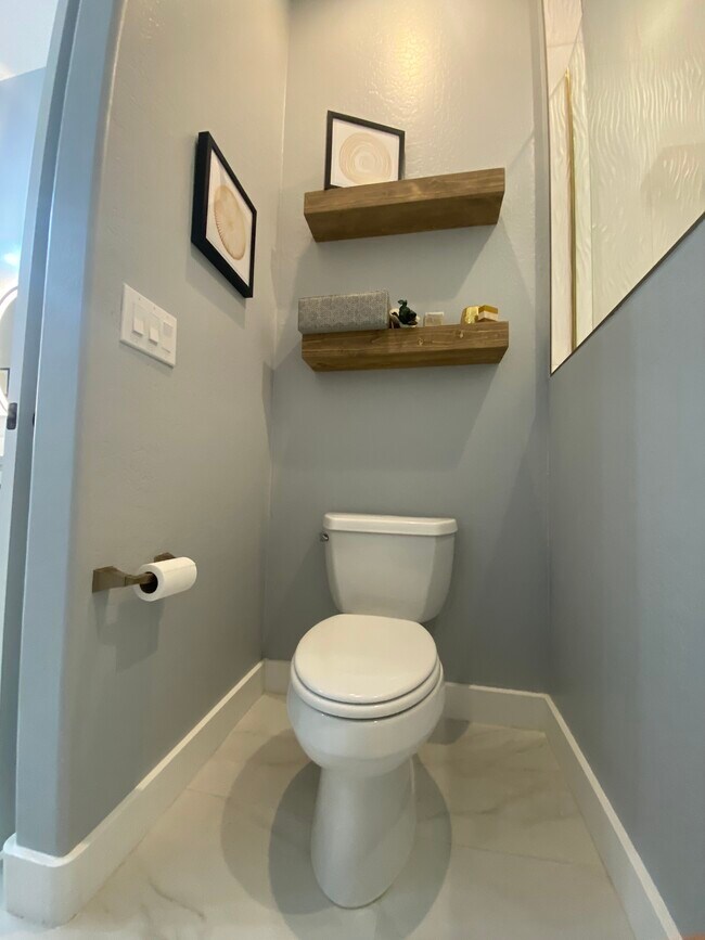 Primary bathroom - 4241 N Pebble Creek Pky