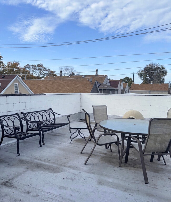 Building Photo - 1814 W Pershing Rd