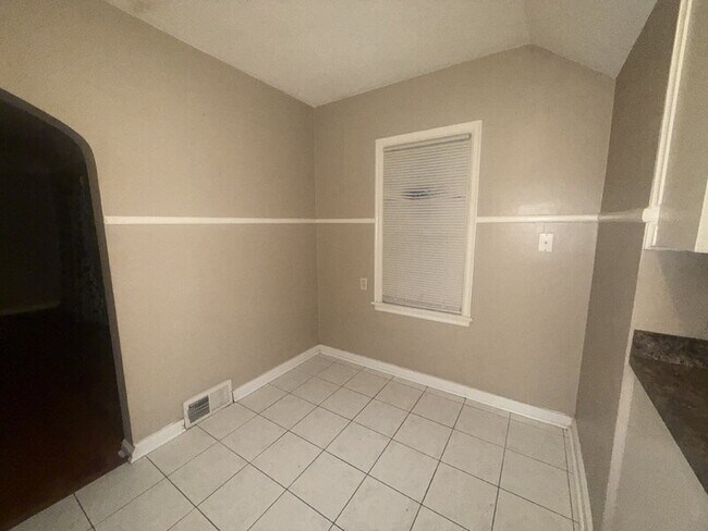 Building Photo - 1517 E Jefferson Ave