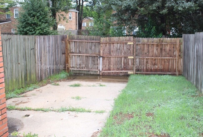 Building Photo - 5776 W Hastings Arch