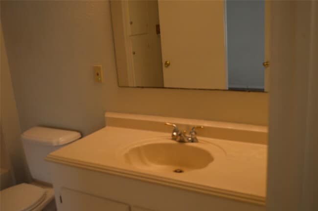 Building Photo - 532 Hollyhock st