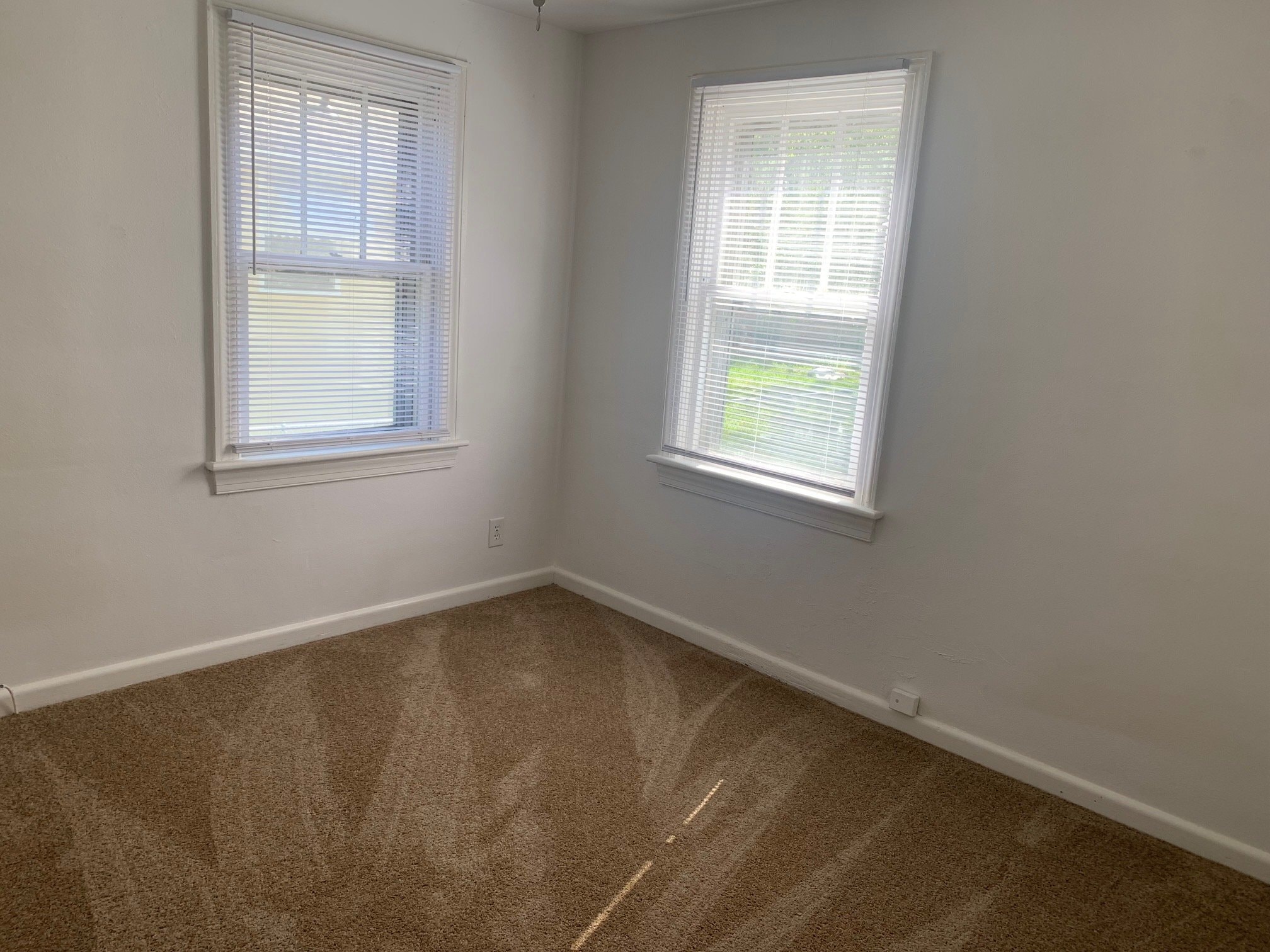 Building Photo - 9324 Phillip Ave