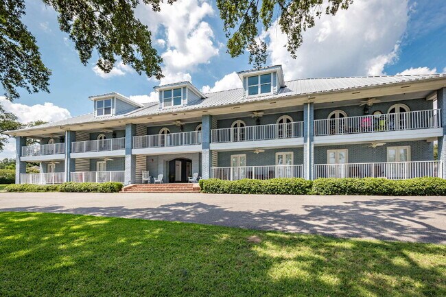 Building Photo - TDY Special! 1/1 fully furnished