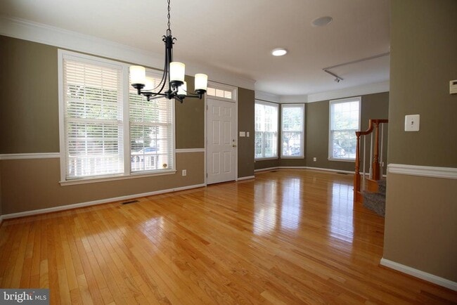 Building Photo - 40424 Milford Dr