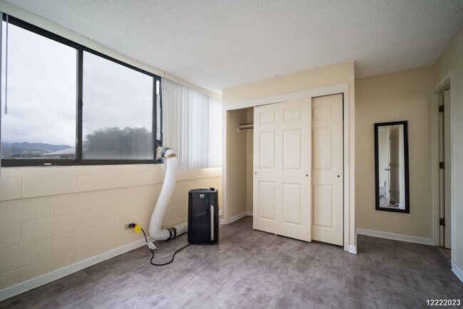 Building Photo - CONVENIENTLY LOCATED 1BR/1BA/1PKG UNIT IN THE CENTRE COURT CONDOMINIUM IN HALAWA