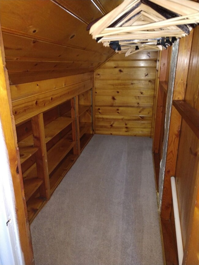 Building Photo - **Lake Nokomis Beauty! 3 Bed 1 Bath!**